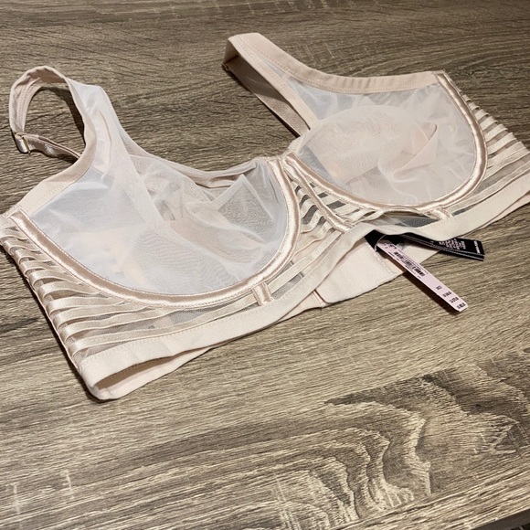 Victoria’s Secret Lace Bra 38DD New NWT sports - Picture 4 of 11